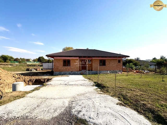 Na predaj novostavba 5-izbového bungalovu neďaleko Nitry