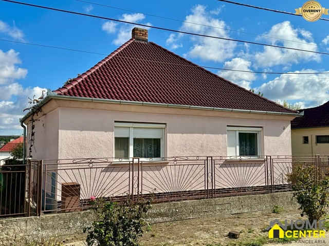 NA PREDAJ 2 IZBOVÝ RODINNÝ DOM S LETNOU KUCHYNKOU, DULOVCE