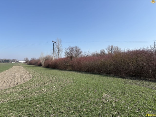 NA PREDAJ pozemok /5 559 m2/ v Komárne časť Malá Iža