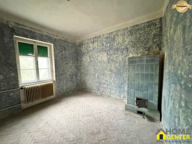 PREDAJ 5 izbový meštiansky byt v centre - KOMÁRNO