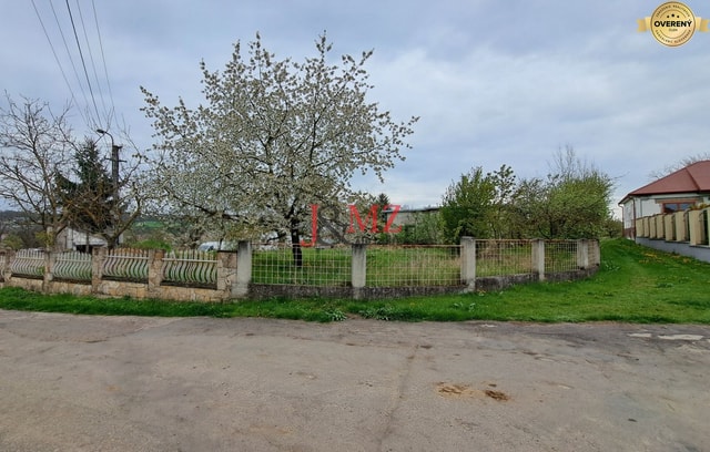 Stavebný pozemok 815 m2, budova - garáž 92 m2, Levice, Kalinčiakovo