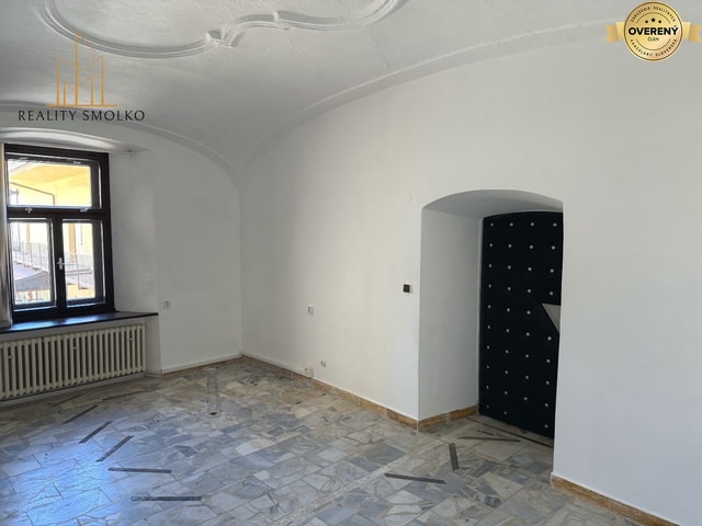Exkluzívny prenájom kancelárskeho priestoru – historická budova, Hlavn